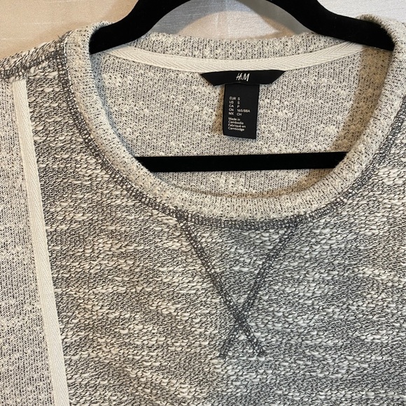 H&M 3/4 Sleeve Knit Sweater  Greyscale Ladies Sm - Picture 3 of 12